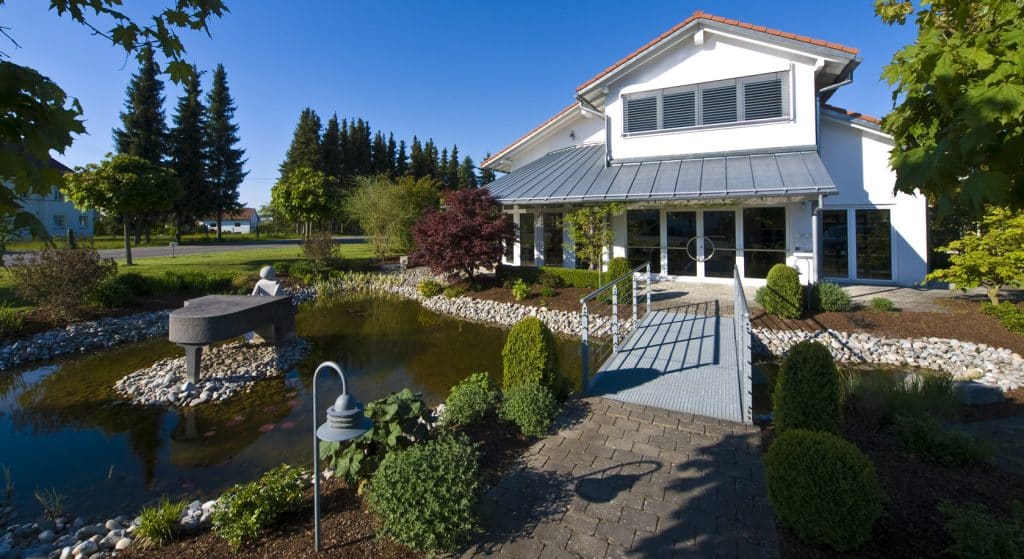 ERNLE-PIANO OHG - Klavierhaus Aussenansicht